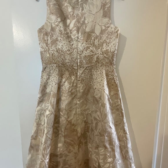 Elegant sleeveless Calvin Klein dress - Picture 5 of 11